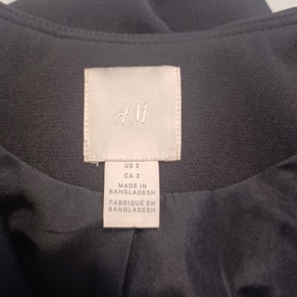 H&M Women's Black Short Coat Sz US 2/ CAN 2 - Picture 6 of 10